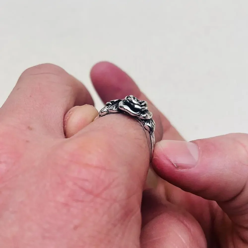 Y2k grunge silver rose bud ring